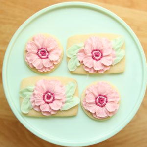 the hutch oven buttercream flower cookie