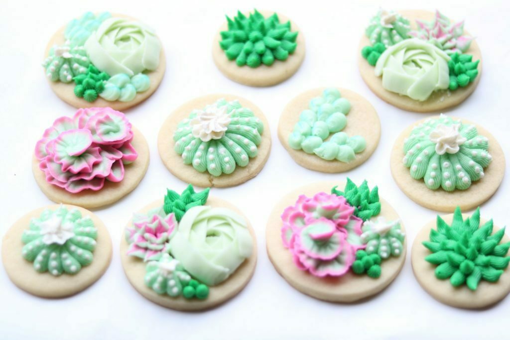 how to frost buttercream cacti cookies