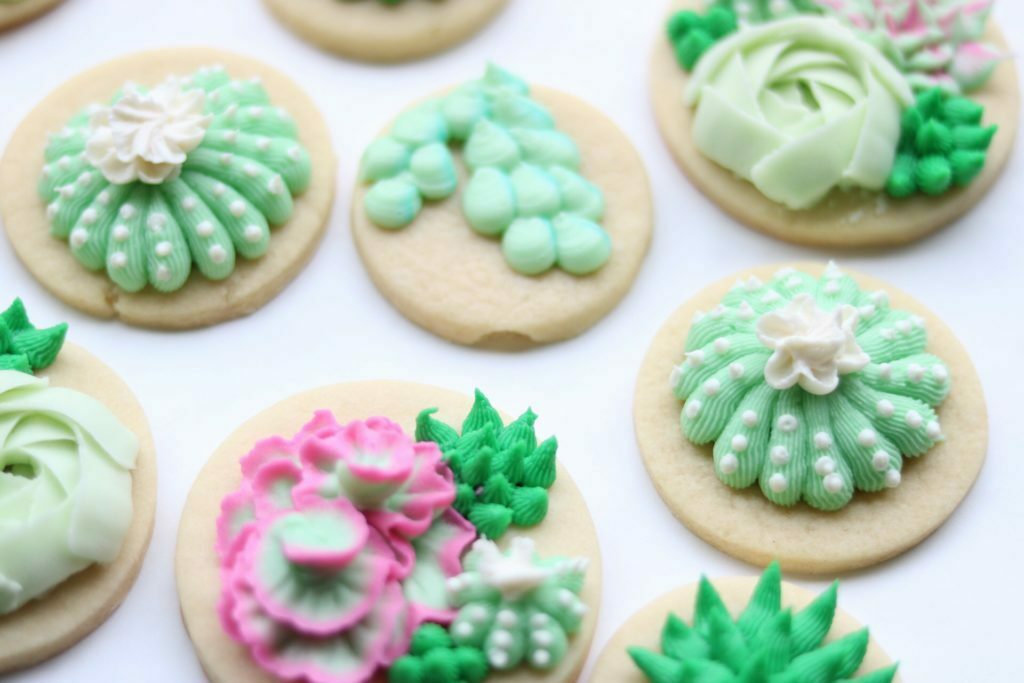 how to frost buttercream cacti cookies