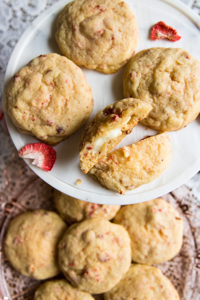 strawberry cheesecake stuffed cookies